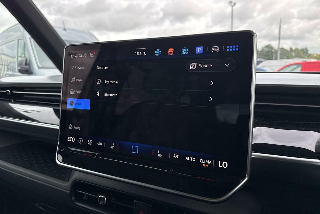 Volkswagen ID.Buzz Pro 79Kwh Commerce White #41