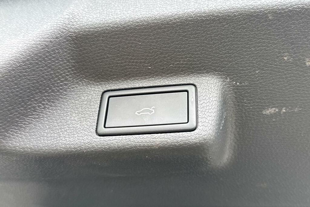 Volkswagen ID.Buzz Pro 79Kwh Commerce White #29