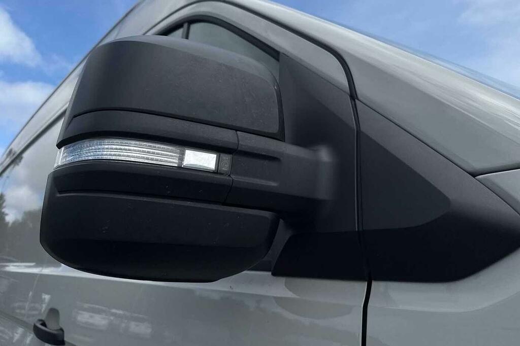 Volkswagen Crafter Cr35 Panel Van Commerce Plus Mwb 177 Ps 2.0 Tdi 8S Grey #25