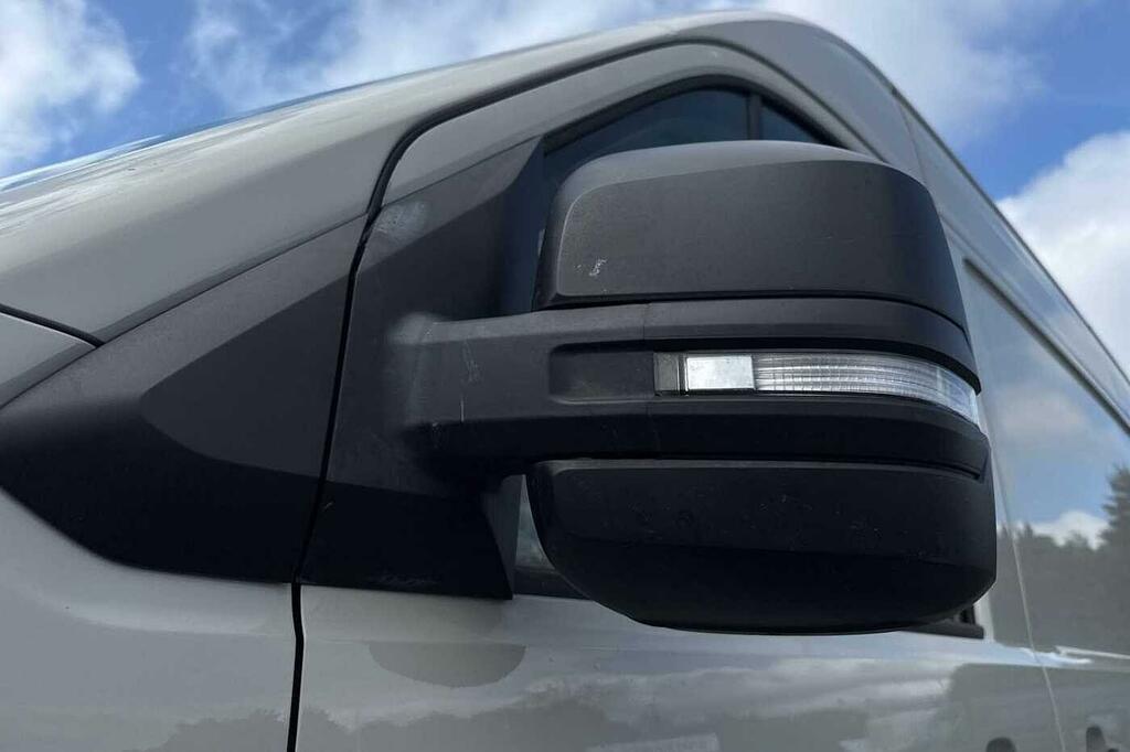 Volkswagen Crafter Cr35 Panel Van Commerce Plus Mwb 177 Ps 2.0 Tdi 8S Grey #26