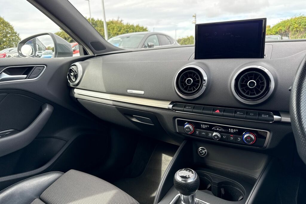 Audi A3 A3 Sportback 35 Tfsi S Line Black Edition White #44