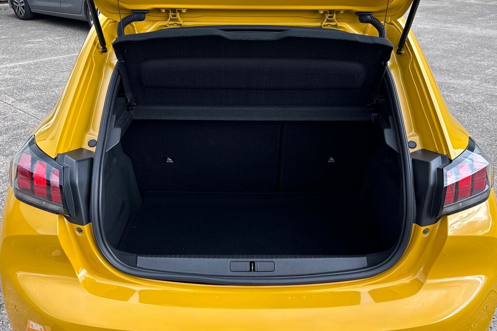 Peugeot e-208 50Kwh Active Premium 7Kw Charger Yellow #6