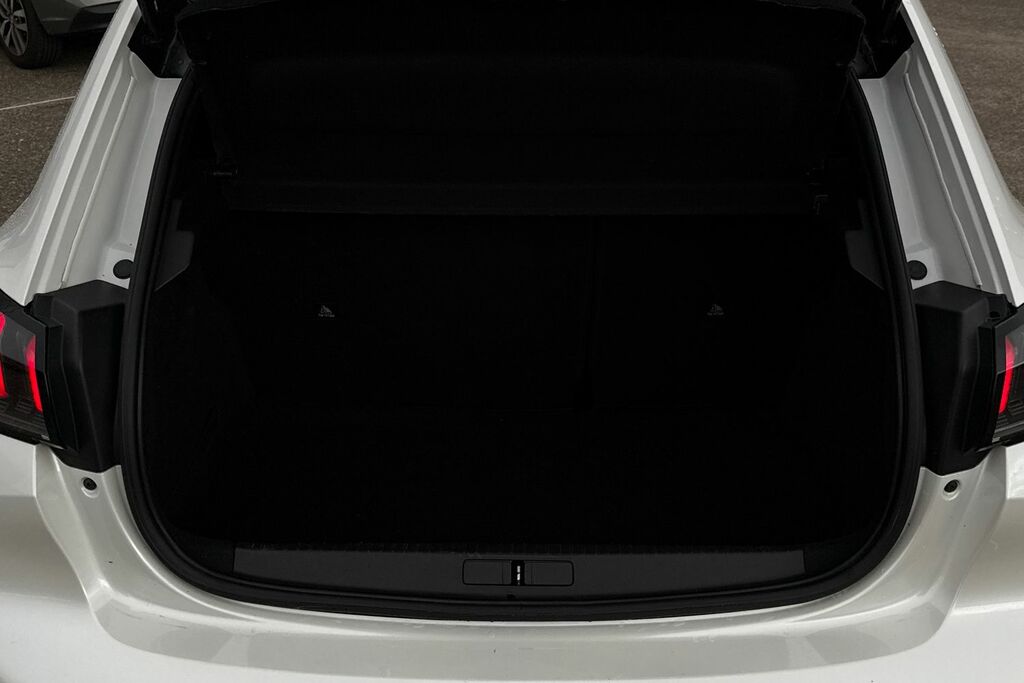 Peugeot e-208 50Kwh Gt 11Kw Charger White #6