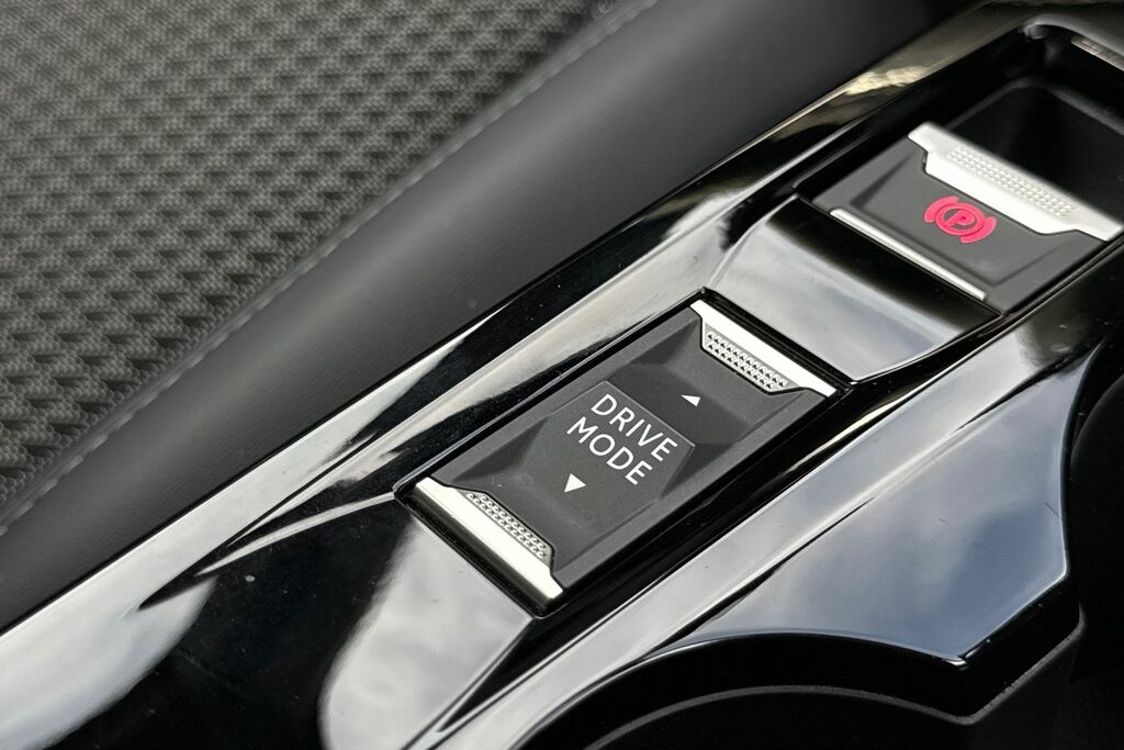 Peugeot 2008 Gt White #53