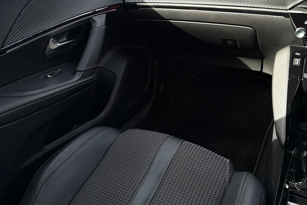 Peugeot 2008 Gt White #19
