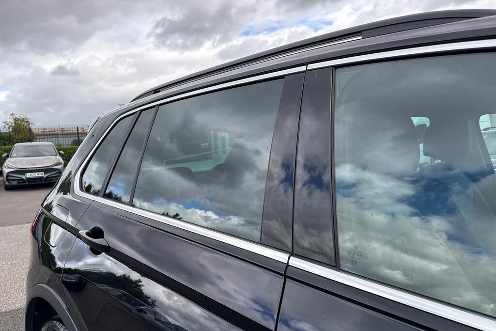 Volkswagen Tiguan Elegance White #33