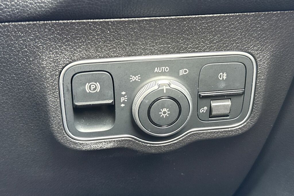 Mercedes-Benz GLB Class Sport Executive Silver #40