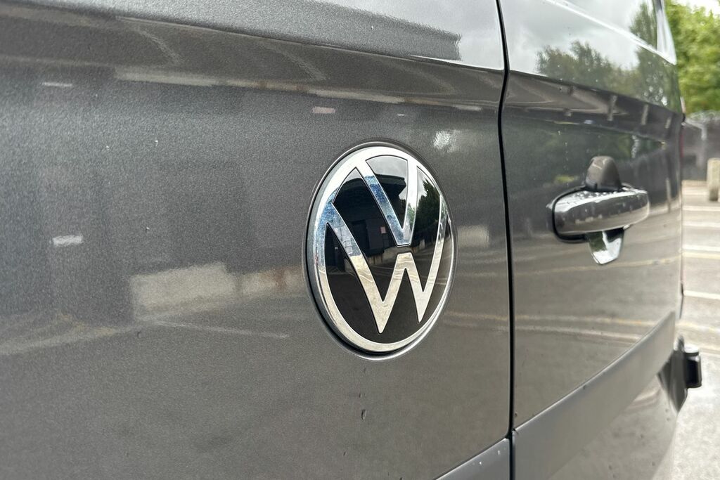 Volkswagen E-Transporter Lwb 218Ps 65Kwh 5 Seats Black #29