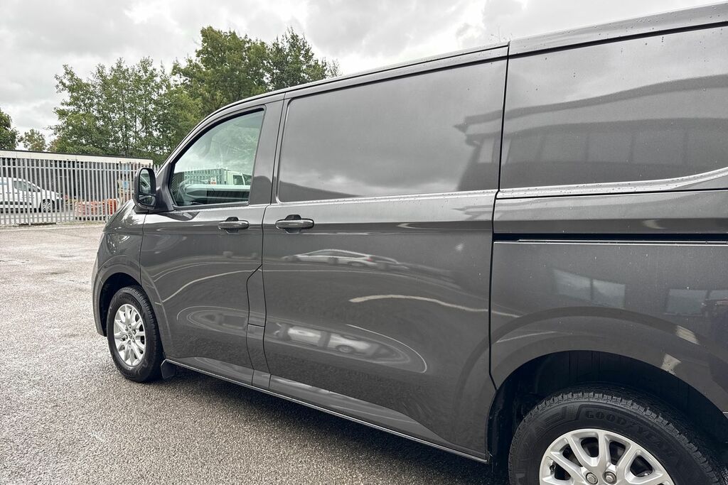 Volkswagen E-Transporter Lwb 218Ps 65Kwh 5 Seats Black #35