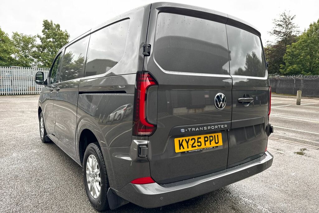 Volkswagen E-Transporter Lwb 218Ps 65Kwh 5 Seats Black #7