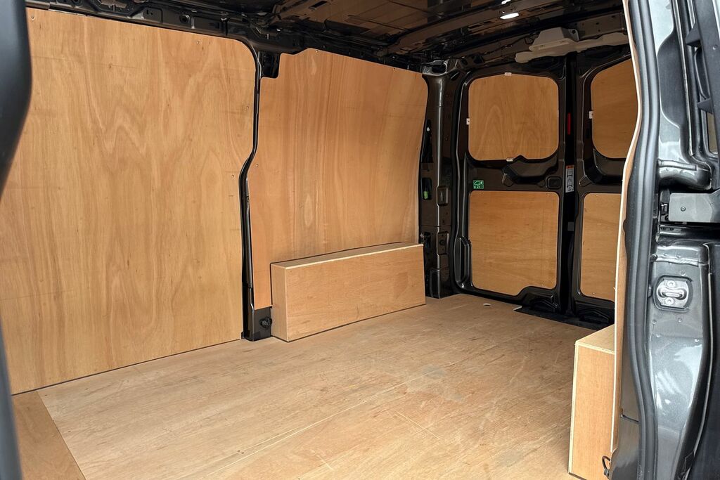 Volkswagen E-Transporter Lwb 218Ps 65Kwh 5 Seats Black #18