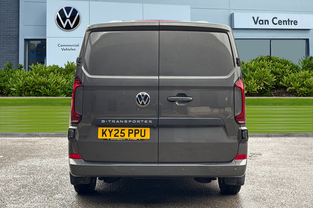 Volkswagen E-Transporter Lwb 218Ps 65Kwh 5 Seats Black #4