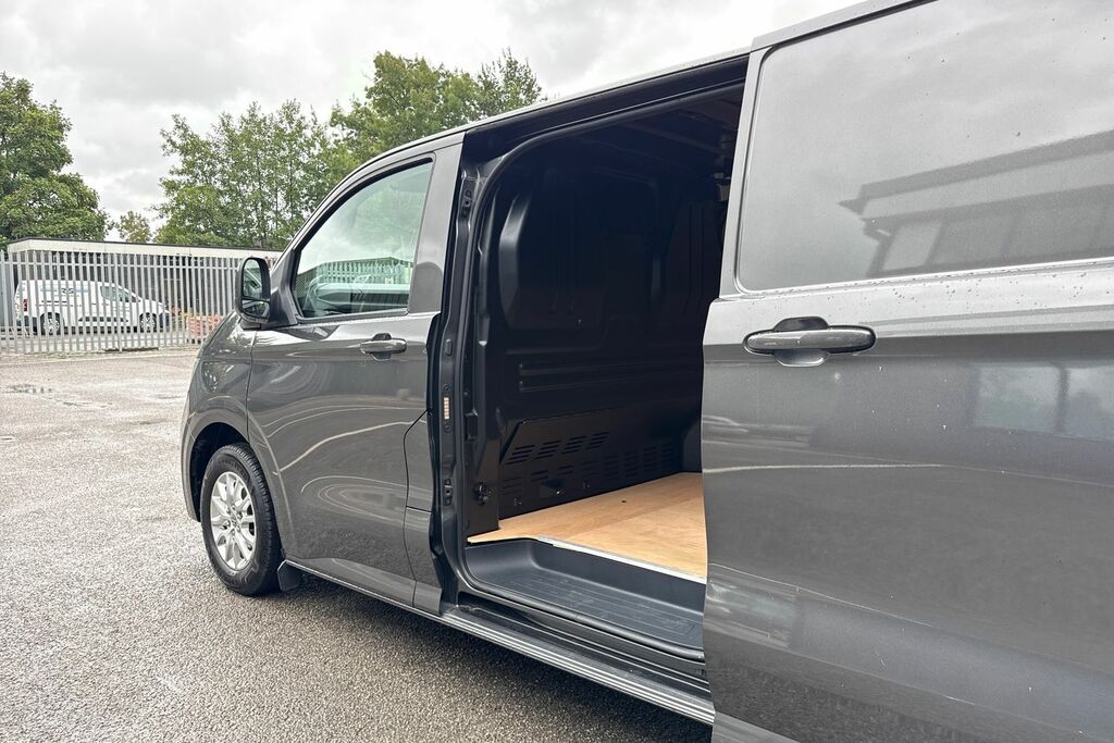 Volkswagen E-Transporter Lwb 218Ps 65Kwh 5 Seats Black #36