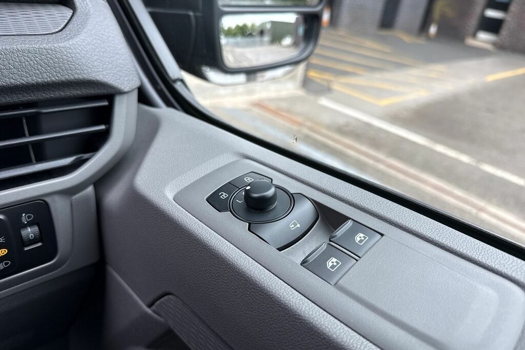 Volkswagen E-Transporter Lwb 218Ps 65Kwh 5 Seats Black #20