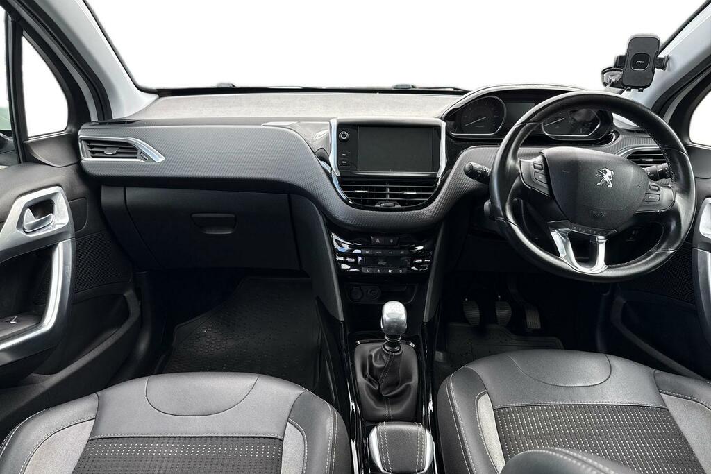 Peugeot 2008 1.2 Puretech Allure Premium Suv White #4