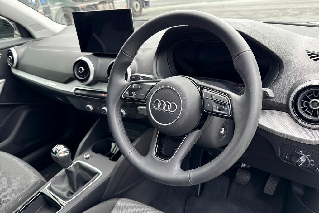 Audi Q2 1.5 Tfsi Cod 35 Black Edition Suv Manua FV26KZL Blue #39