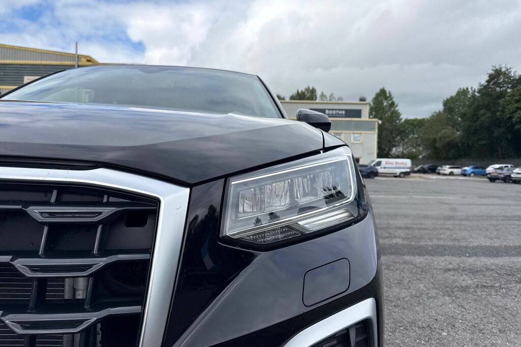 Audi Q2 1.5 Tfsi Cod 35 Black Edition Suv Manua FV26KZL Blue #24