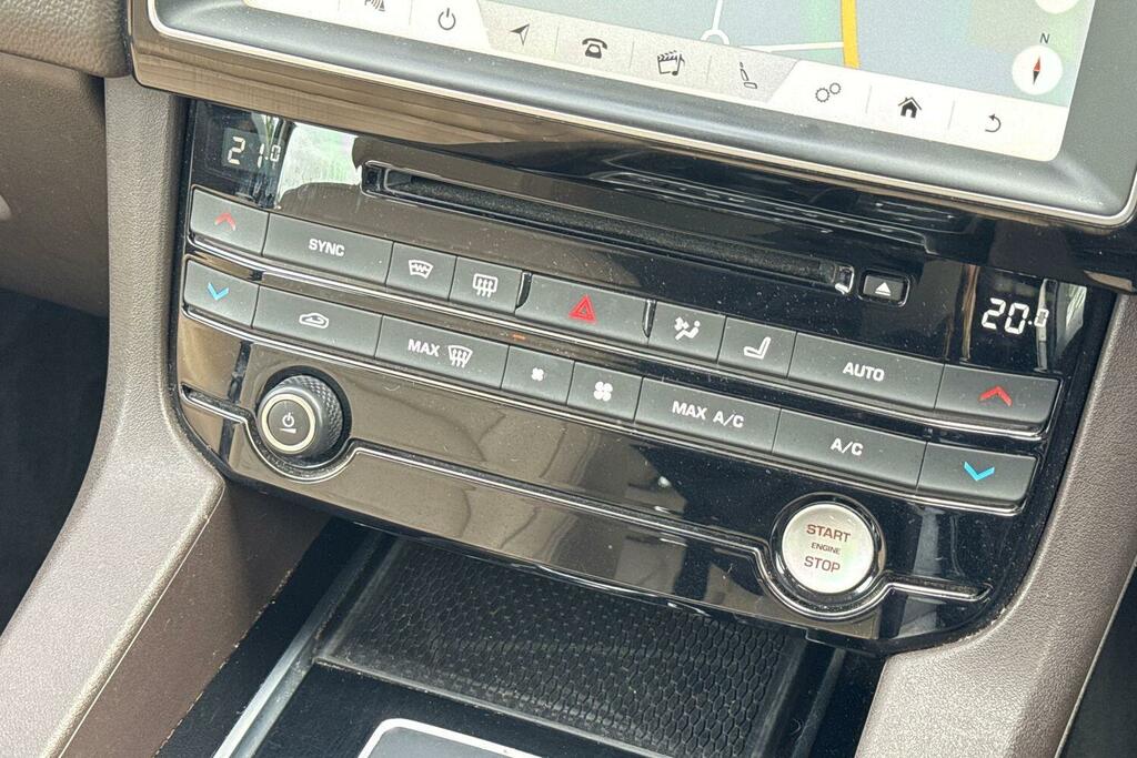 Jaguar F-Pace 2.0 P250i Portfolio Awd Euro 6 Ss Blue #18
