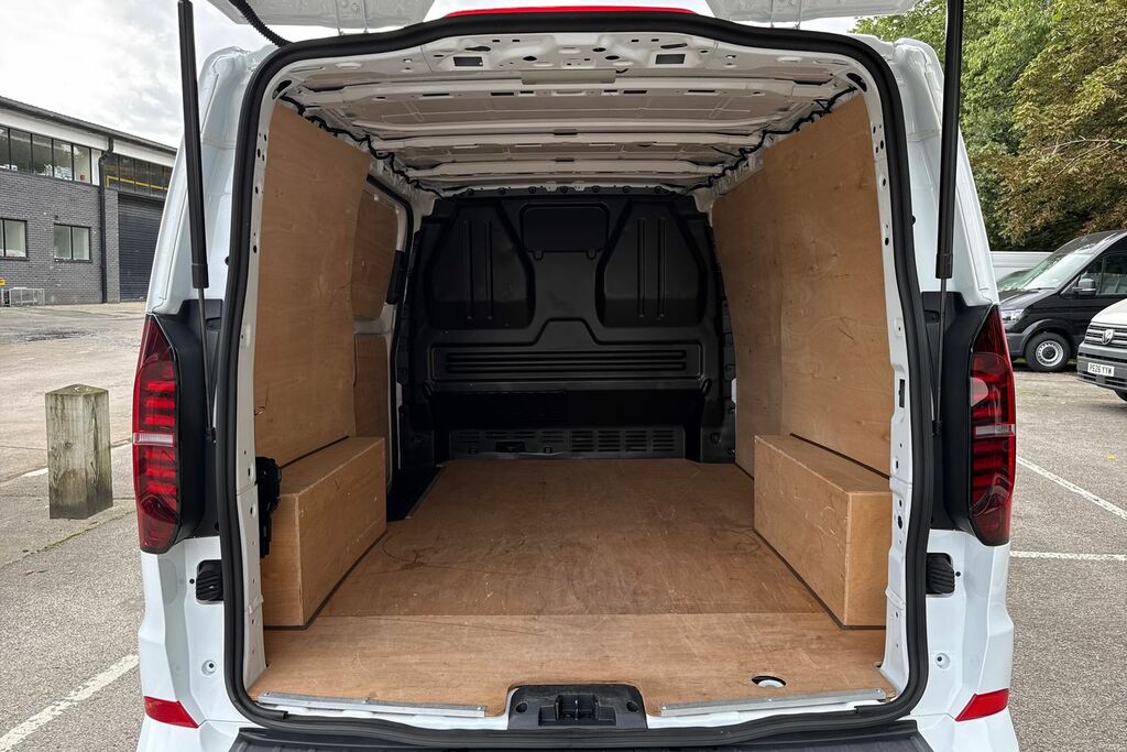 Volkswagen Transporter 2.0 Tdi 110 Commerce Plus Van 5 Plus White #6
