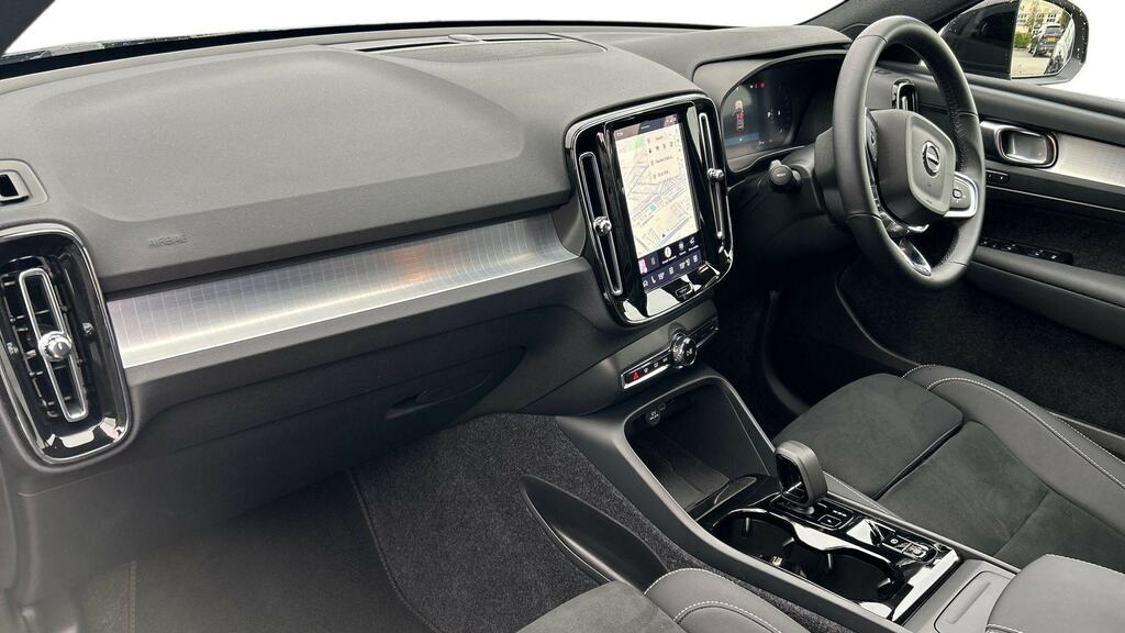 Volvo XC40 2.0 B3p Plus Pro Black Edition MD26LYJ Black #4