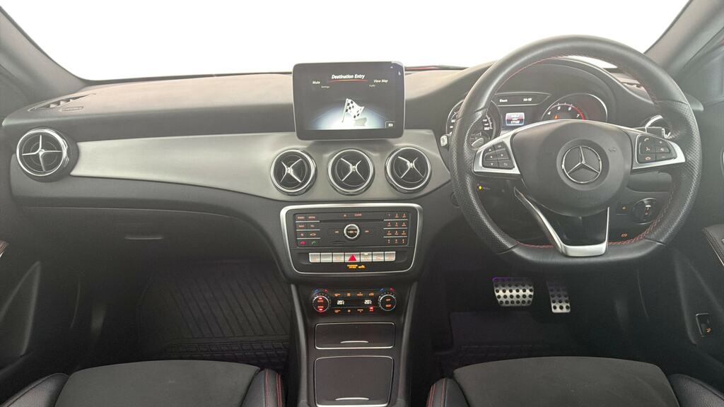 Mercedes-Benz GLA Class Gla 200 Amg Line Edition Plus Red #6