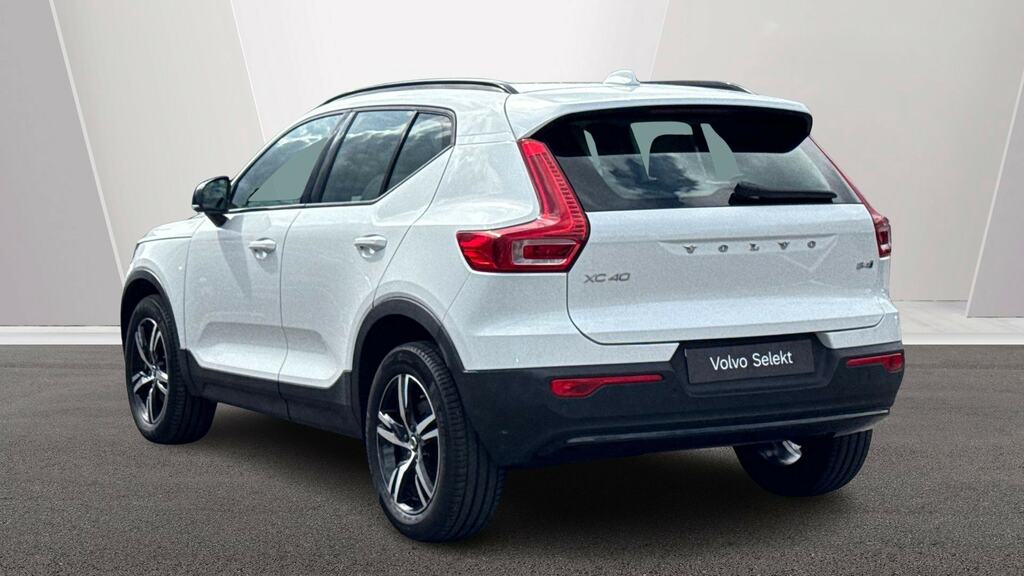 Volvo XC40 2.0 B4p Plus Dark Awd CF72EHZ White #2