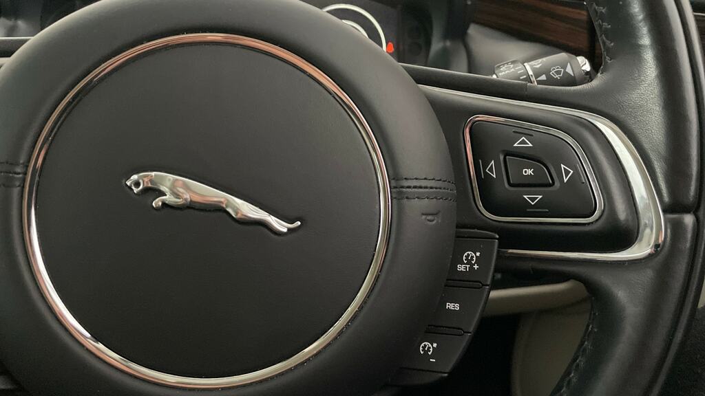 Jaguar XJ White White #18