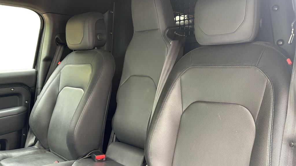 Land Rover Defender 110 3.0 D300 Hard Top X-dynamic Hse 3 Seat LC73EUY Grey #4