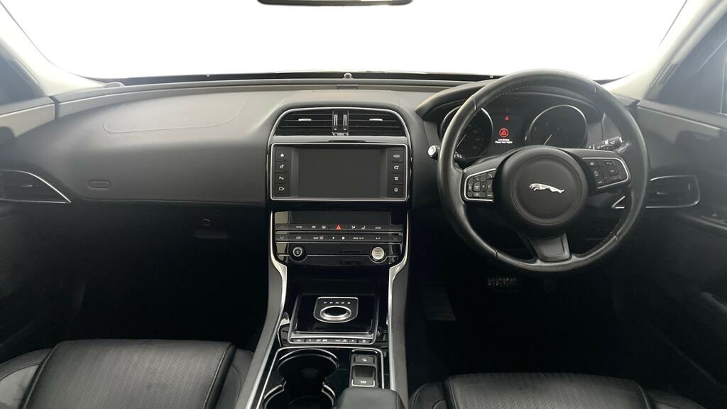Jaguar XE 2.0D 180 Portfolio Awd White #6