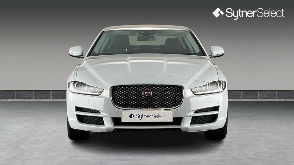 Jaguar XE 2.0D 180 Portfolio Awd White #4