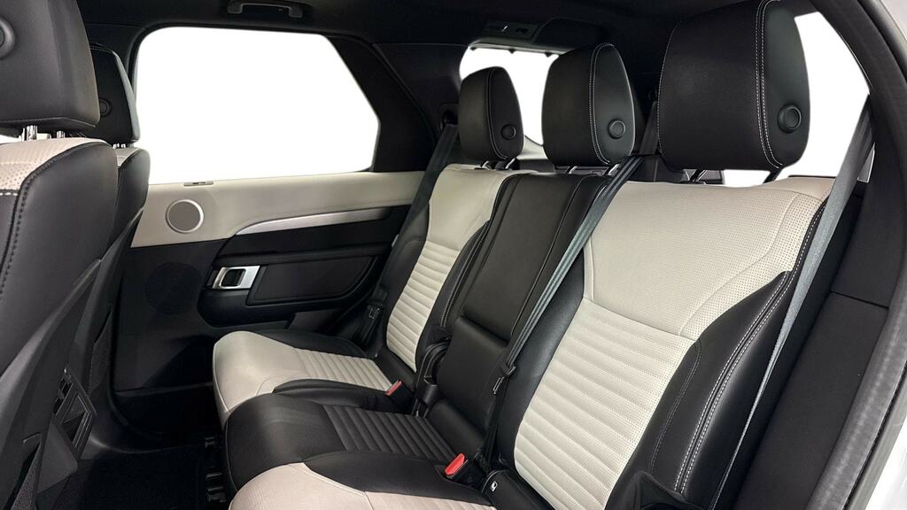 Land Rover Discovery 3.0 D250 R-dynamic S KF72WBJ White #4