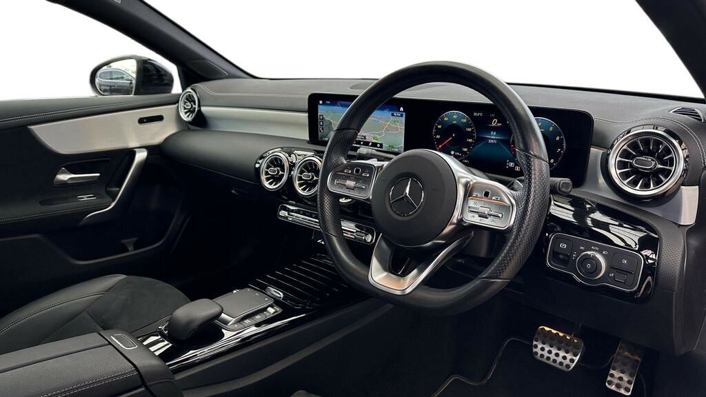 Mercedes-Benz A Class A200 Amg Line Premium Edition KS22URZ Red #3
