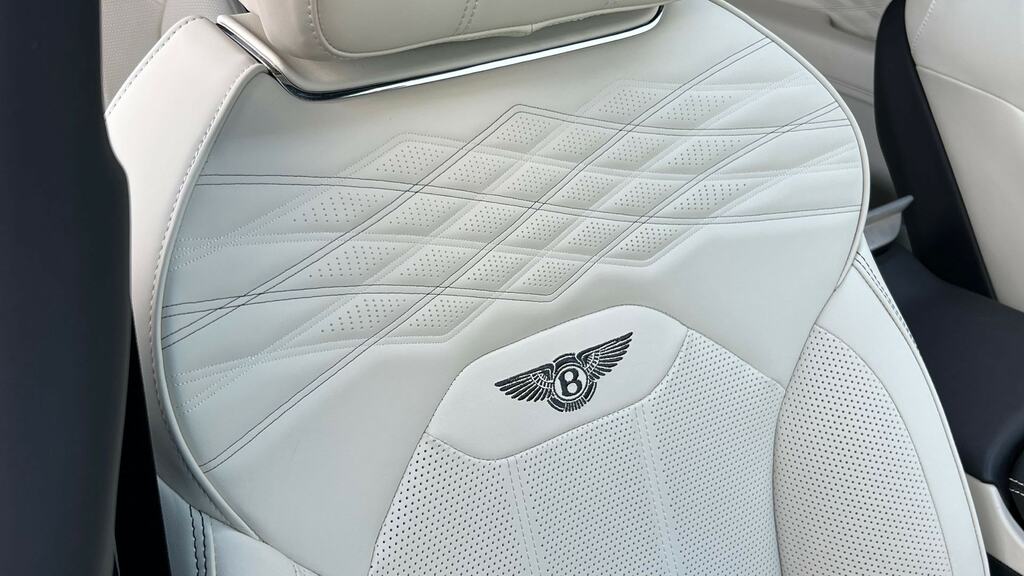 Bentley Bentayga Bentayga V8 Azure Blue #18