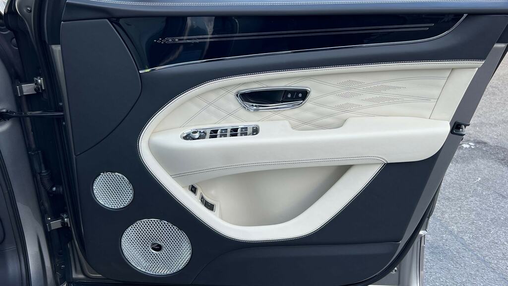 Bentley Bentayga Bentayga V8 Azure Blue #11