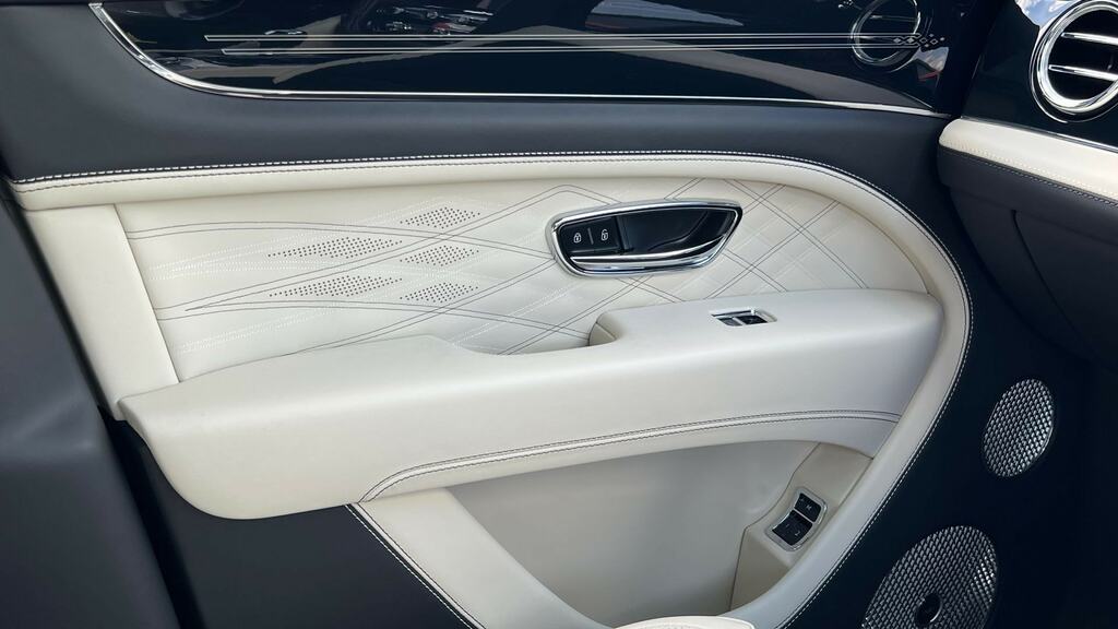 Bentley Bentayga Bentayga V8 Azure Blue #25