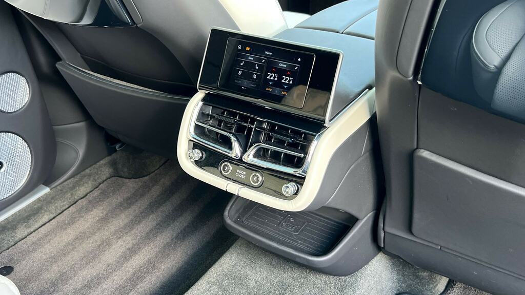 Bentley Bentayga Bentayga V8 Azure Blue #15