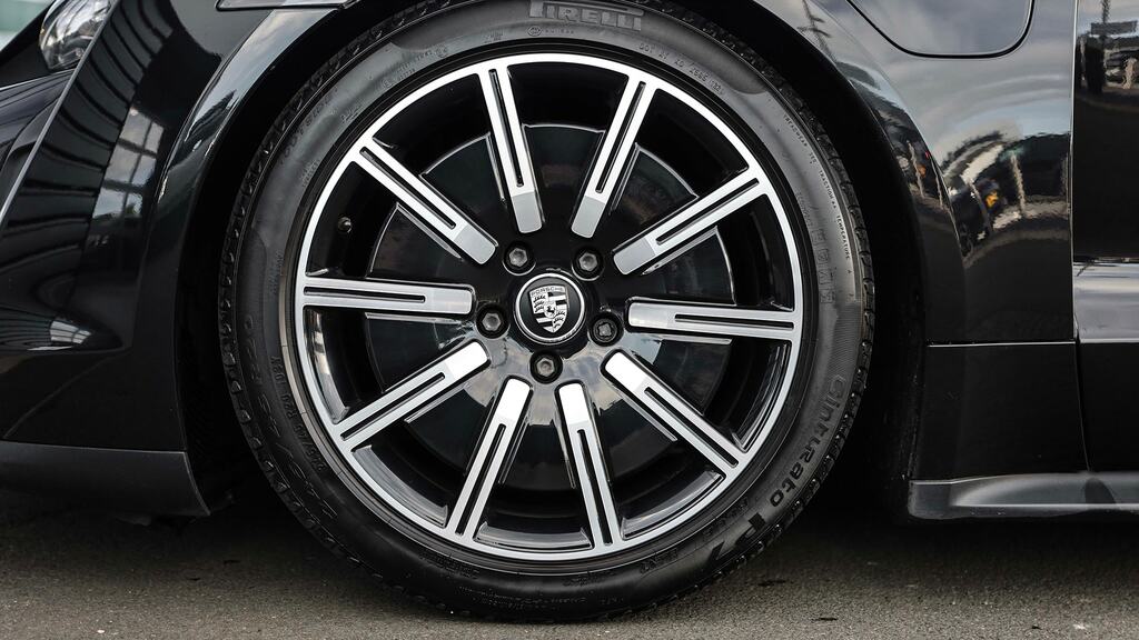 Porsche Taycan 420Kw 4S 93Kwh Black #4