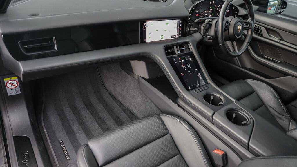 Porsche Taycan 420Kw 4S 93Kwh Black #3