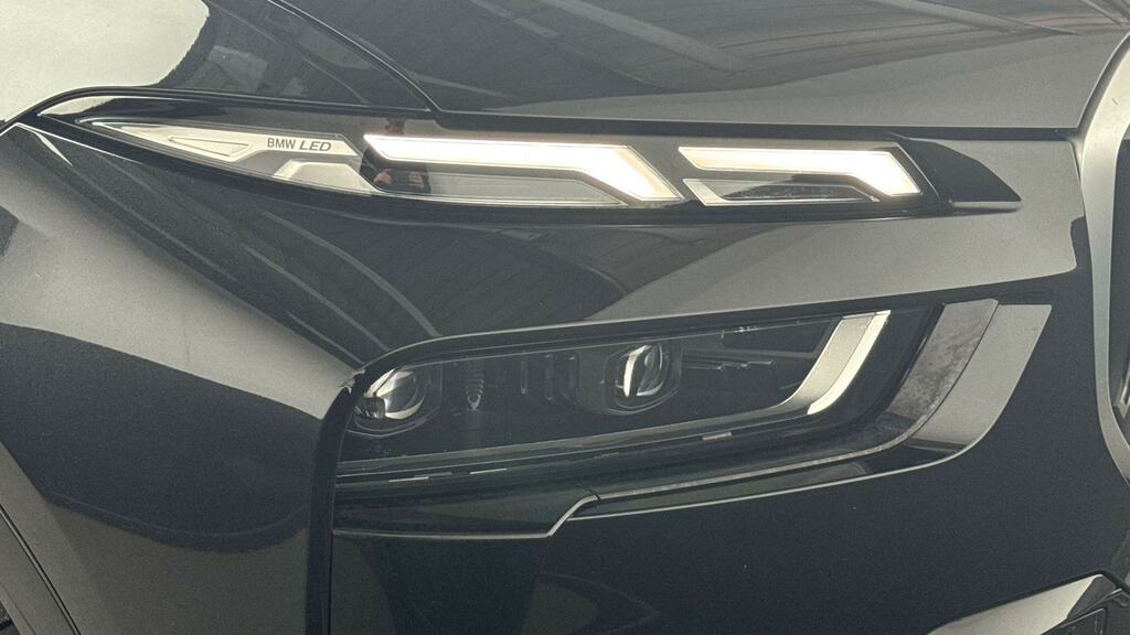 BMW X7 3.0 40D Mht M White #23