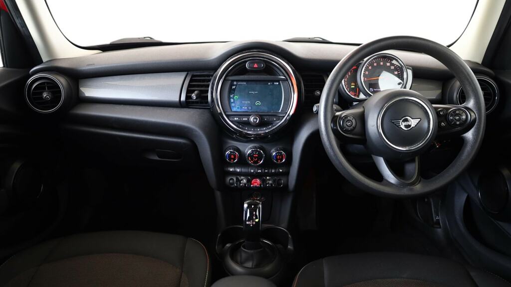 Mini Hatch 1.5 Cooper Classic II Comfortnav Pack FG20KCY Red #4