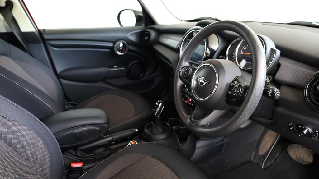 Mini Hatch 1.5 Cooper Classic II Comfortnav Pack FG20KCY Red #6