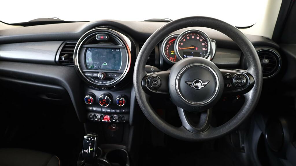 Mini Hatch 1.5 Cooper Classic II Comfortnav Pack FG20KCY Red #5