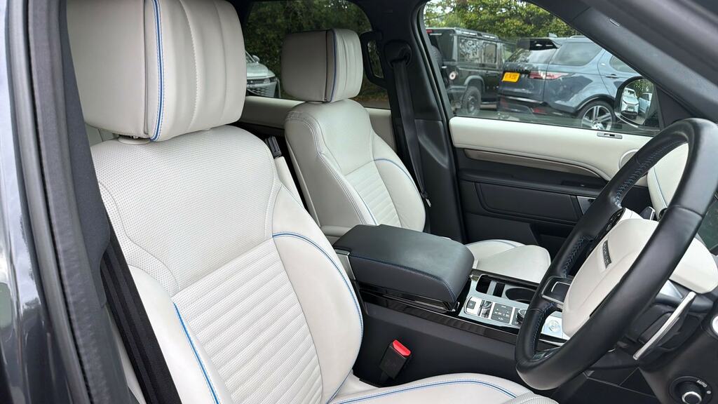 Land Rover Discovery Td4 Se Tech Black #29