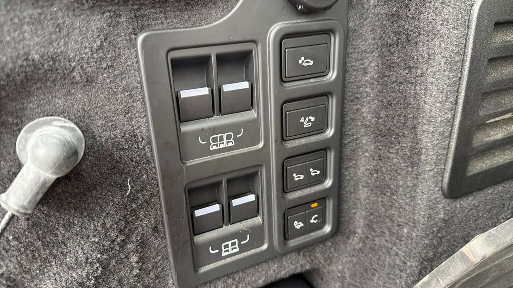 Land Rover Discovery Td4 Se Tech Black #24