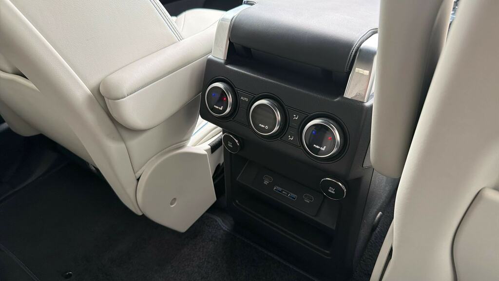 Land Rover Discovery Td4 Se Tech Black #18