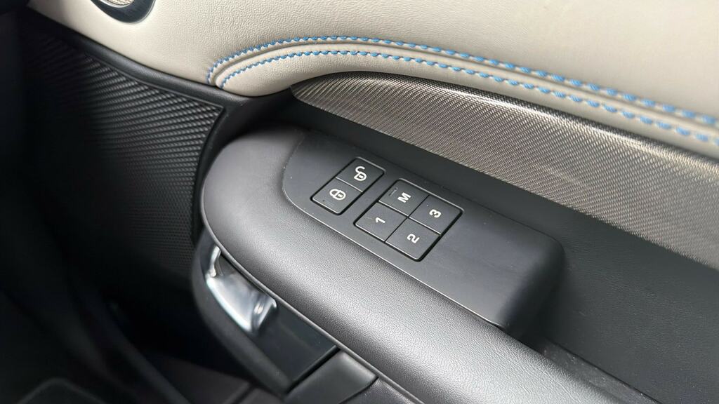 Land Rover Discovery Td4 Se Tech Black #23