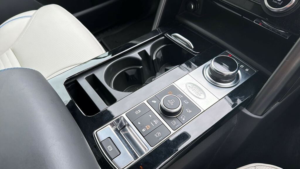 Land Rover Discovery Td4 Se Tech Black #13