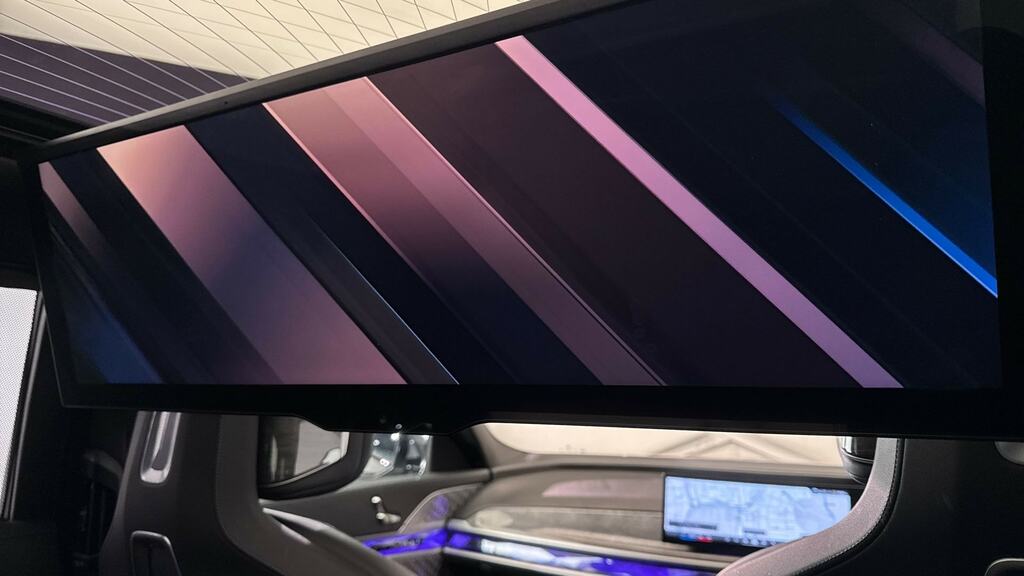 BMW i7 Excellence Pro Black #32
