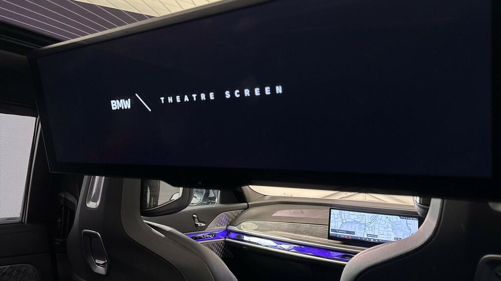 BMW i7 Excellence Pro Black #31