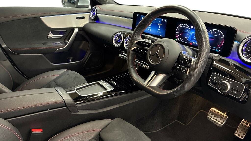Mercedes-Benz CLA Class 200 Amg Line Executive Tip Blue #3